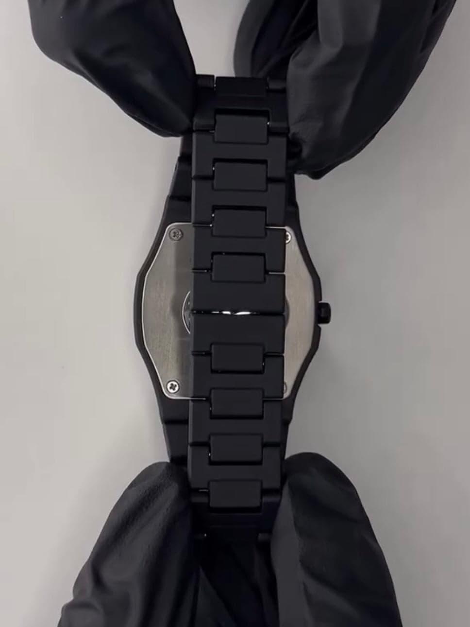 Black Aura Arabic watch -  Round Black Luxury Timepiece
